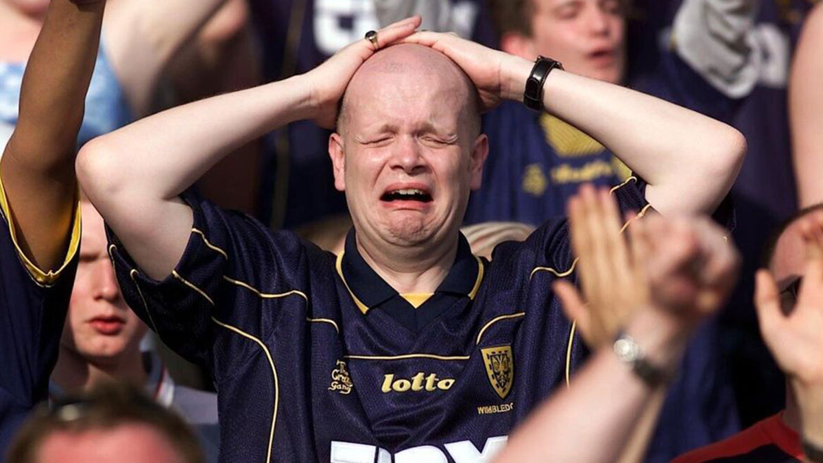 Spor camiası şokta! Kariyerinin zirvesindeyken emekli oldu! Hayranları yasta...