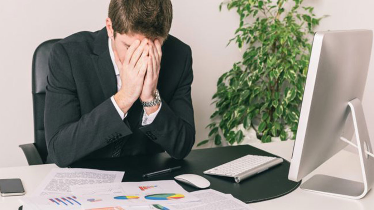 Emeklilikte çalışıp maaş almak isteyenlere kötü haber! Yargıtay'dan tazminat kararı çıktı