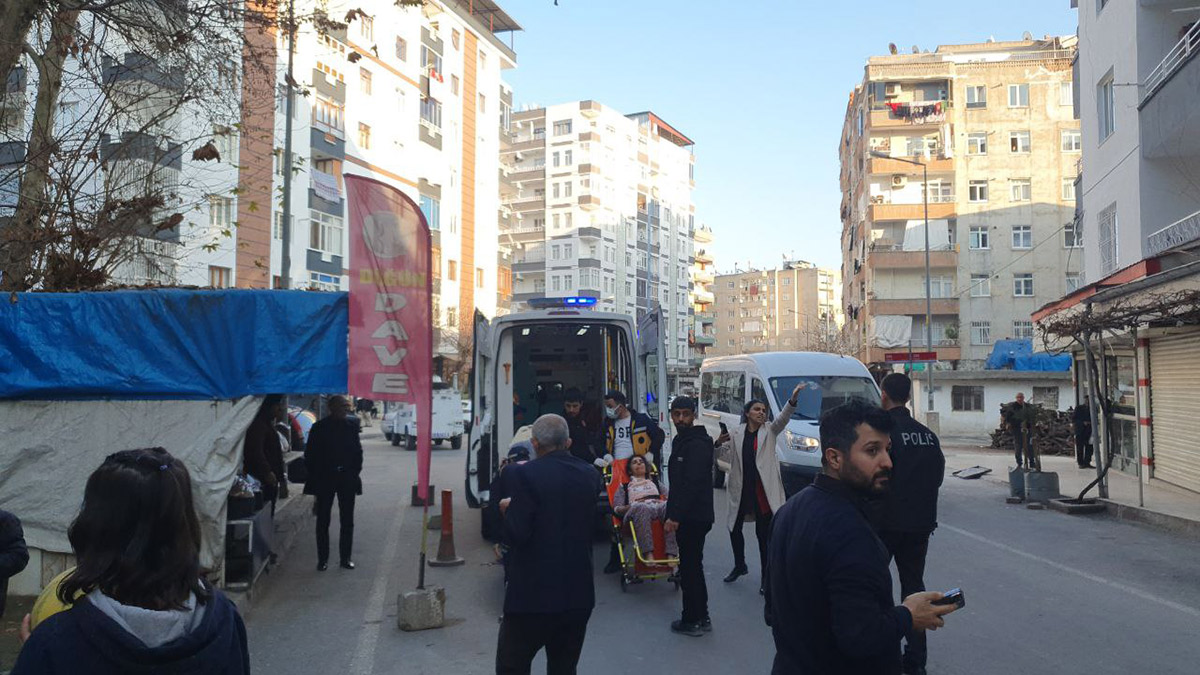 Diyarbakır'da dehşete düşüren olay! Kumar borcu yüzünden tartıştığı eşini bıçakladı