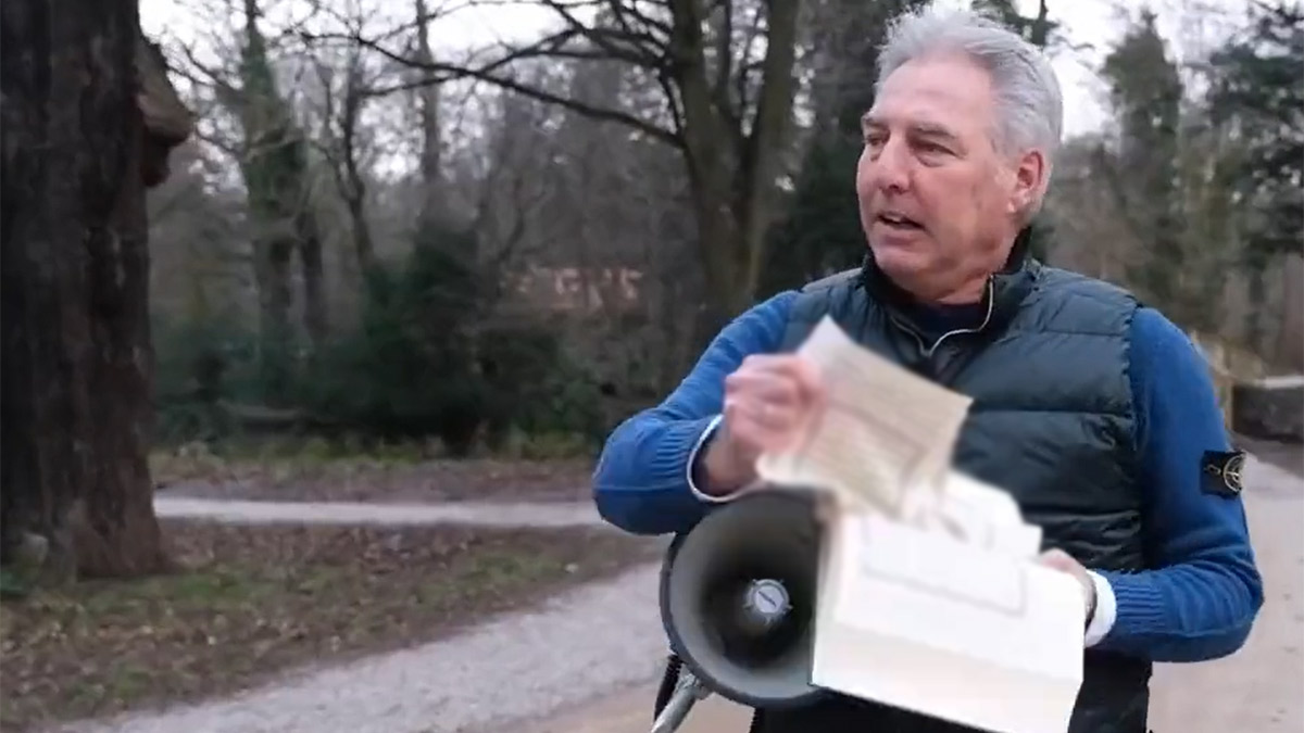 Çirkin provokasyona Hollanda da katıldı! Irkçı lider Kur'an-ı Kerim yırttı