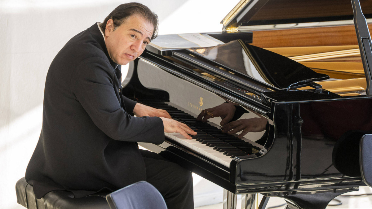 Fazıl Say: Hakemin bizi tuttuğundan rahatsızlık duydum