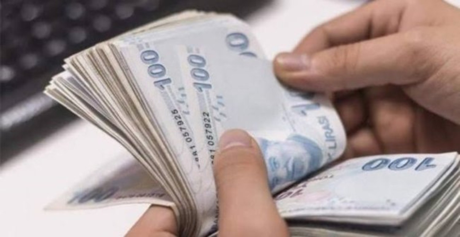 Emekliye para musluğu bir açıldı pir açıldı! Emekli maaşı olana 7500 TL ödeme kesinleşti: Akın akın o bankaya gidiyorlar!