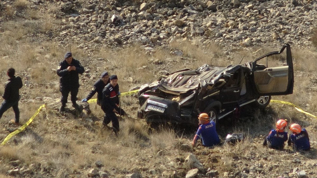 Hatıra fotoğrafı çektirmek isteyince... 300 metrelik feci ölüm