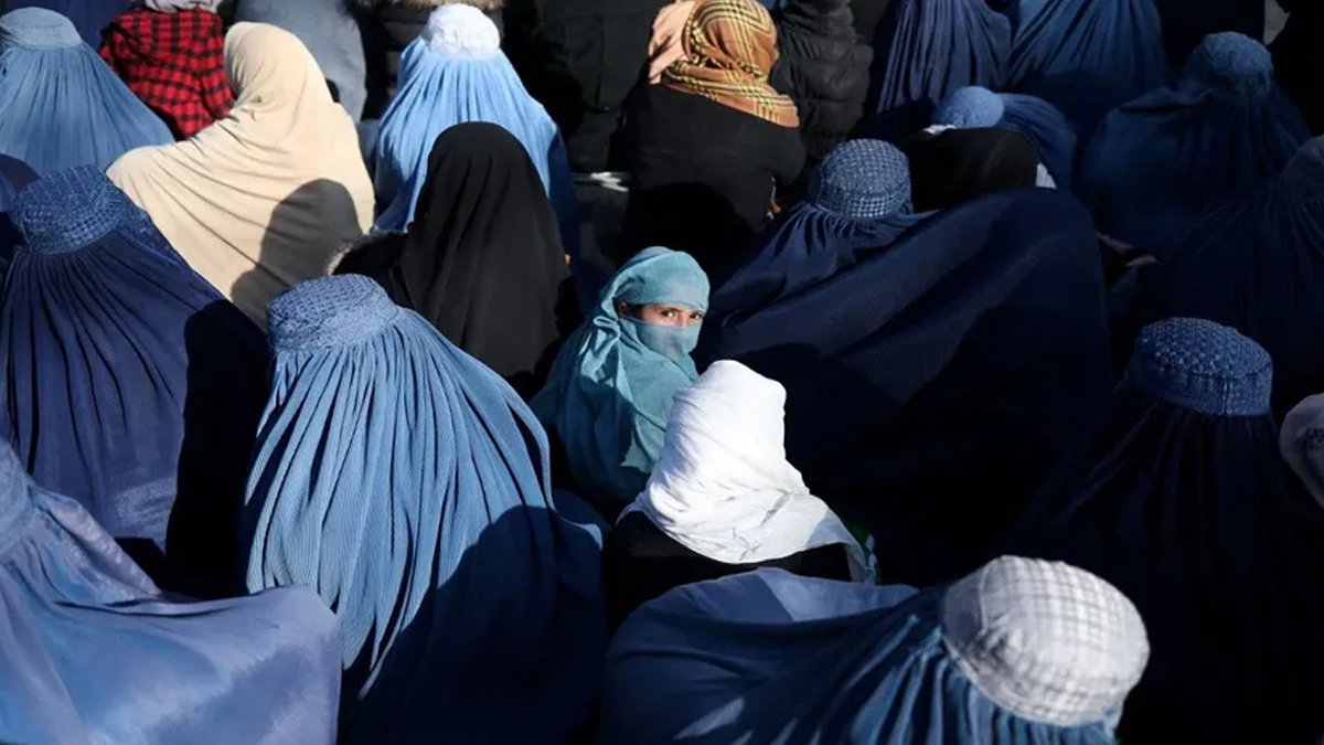 Taliban’a üst düzey çağrı: Okulları kadınlara açın!