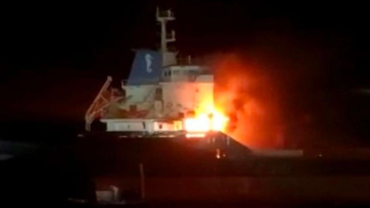 Rusya havadan saldırıyor: Bir Türk gemisi vuruldu, 12’si mahsur