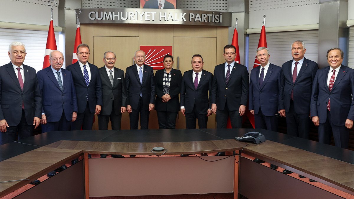 Kılıçdaroğlu, belediye başkanlarıyla bir araya geldi