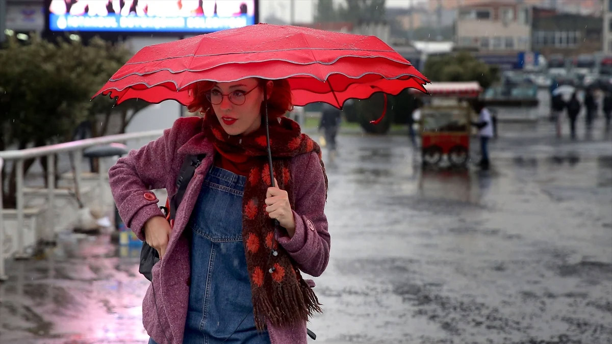 Meteoroloji İstanbul için kuvvetli yağış uyarısı: 'Sele sebep olabilir'