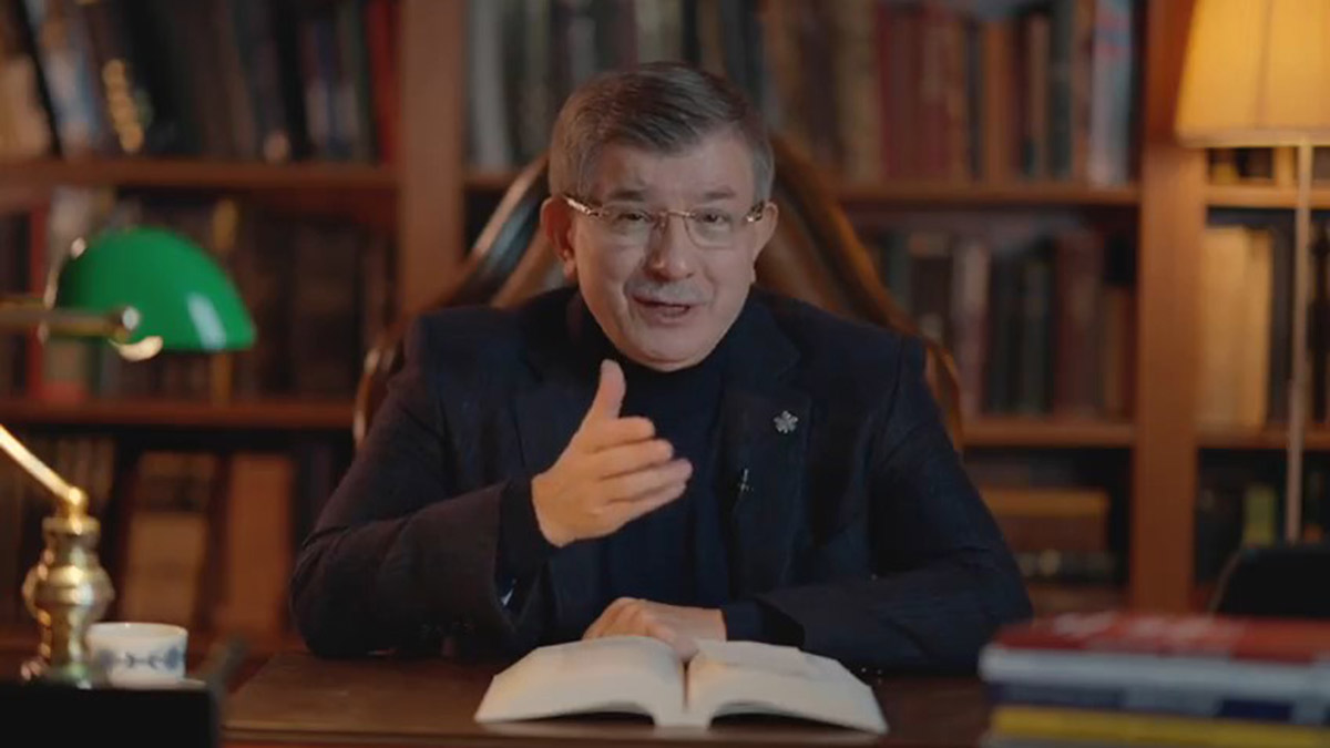 Davutoğlu gençlere seslendi: Sorularınızı bekliyorum