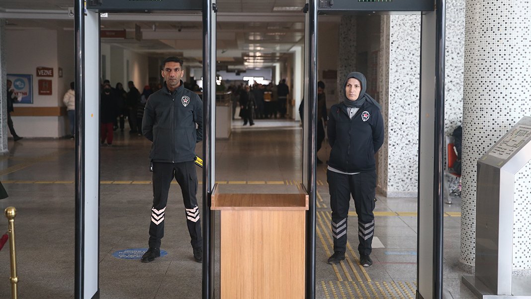 Kamu hastanelerinde yeni dönem: Bu kapı şiddeti durduracak mı?