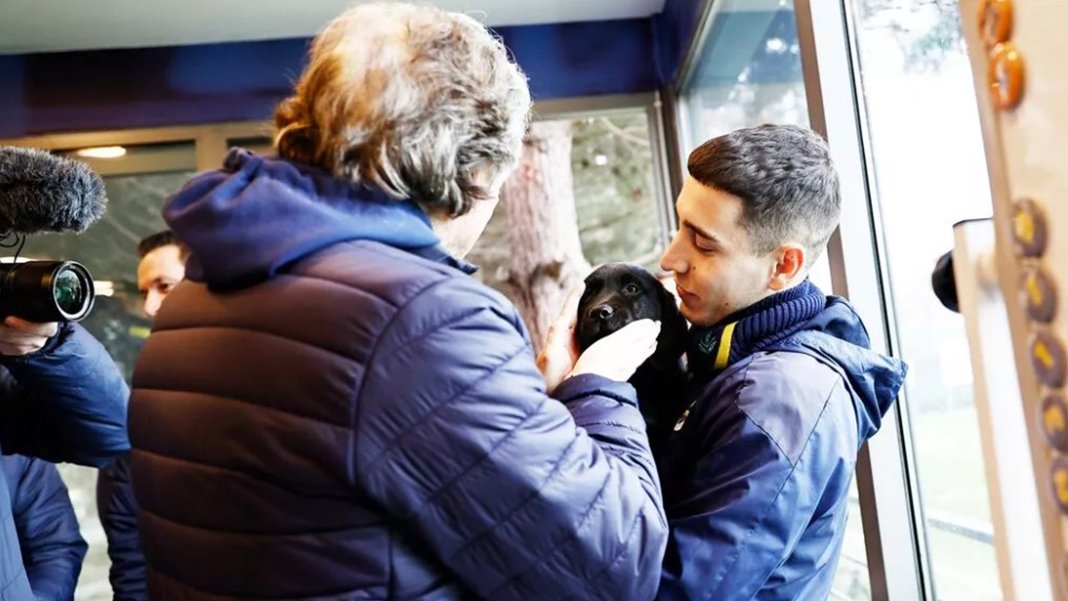 Emre Mor'a takım arkadaşlarından duygulandıran sürpriz