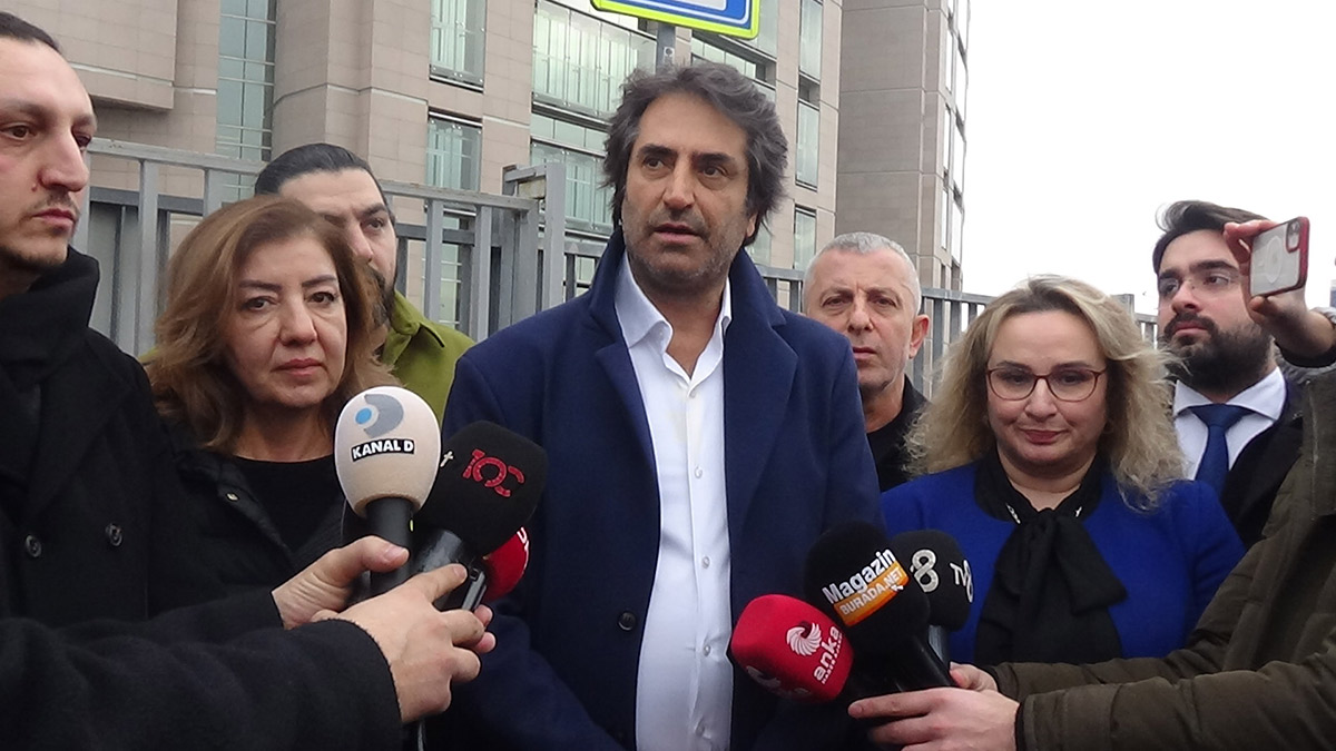 'Prestij Meselesi' filminde ortalık karıştı! Adliye koridorlarında gergin anlar: "Utanmaz adam 20 sene sonra ortaya çıkıyorsun"