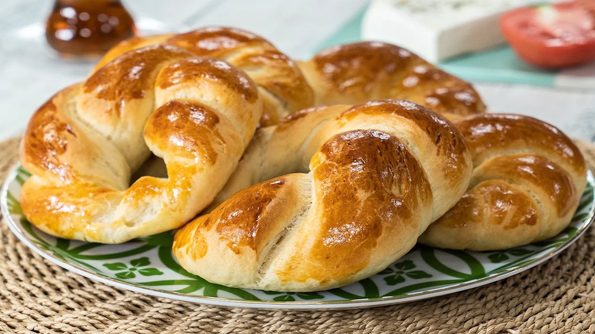 Bu açmanın kokusuna çocuklarınız yatağından fırlayacak! Dev gibi kabaran, tel tel ayrılan açma fırından çıkar çıkmaz bitiyor...