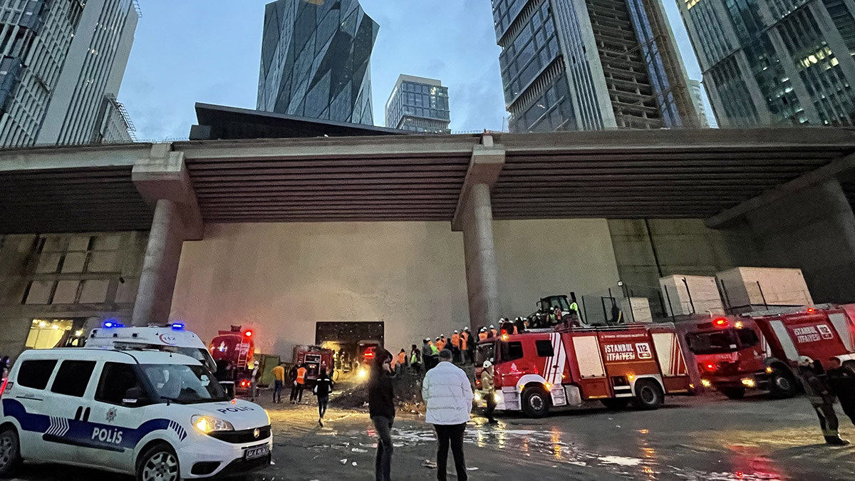 Ümraniye'de korkutan olay! İş merkezi inşaatında yangın