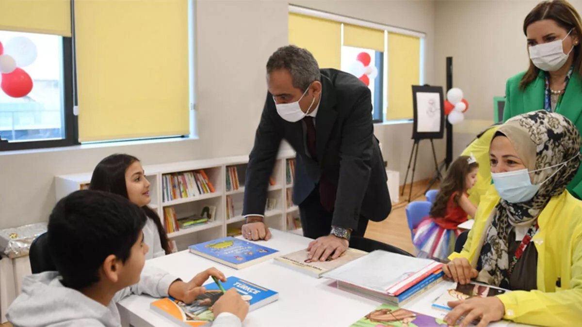 Bakan Özer duyurdu: MEB 'hastane sınıfı' kuracak