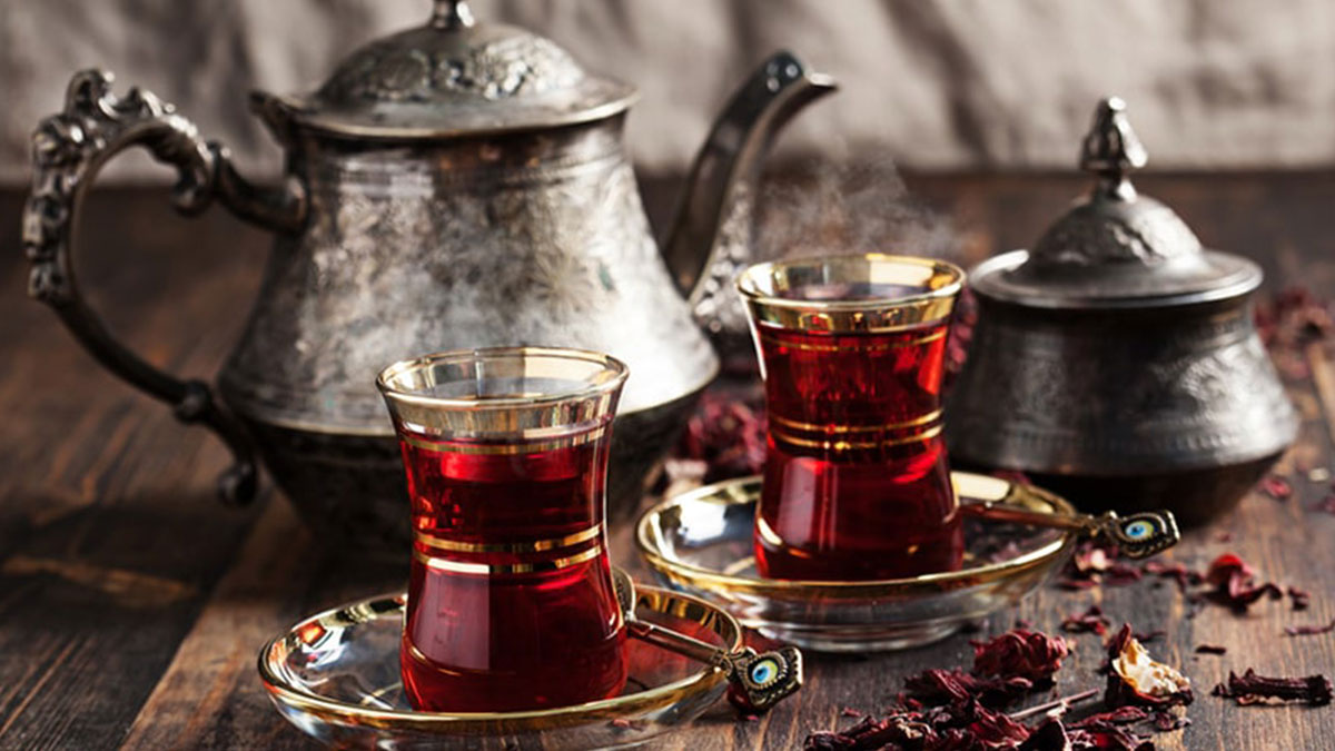 Çay tiryakilerini yakından ilgilendiriyor: Çayı böyle içerseniz zehirlenebilirsiniz! Uzmanları uyardı