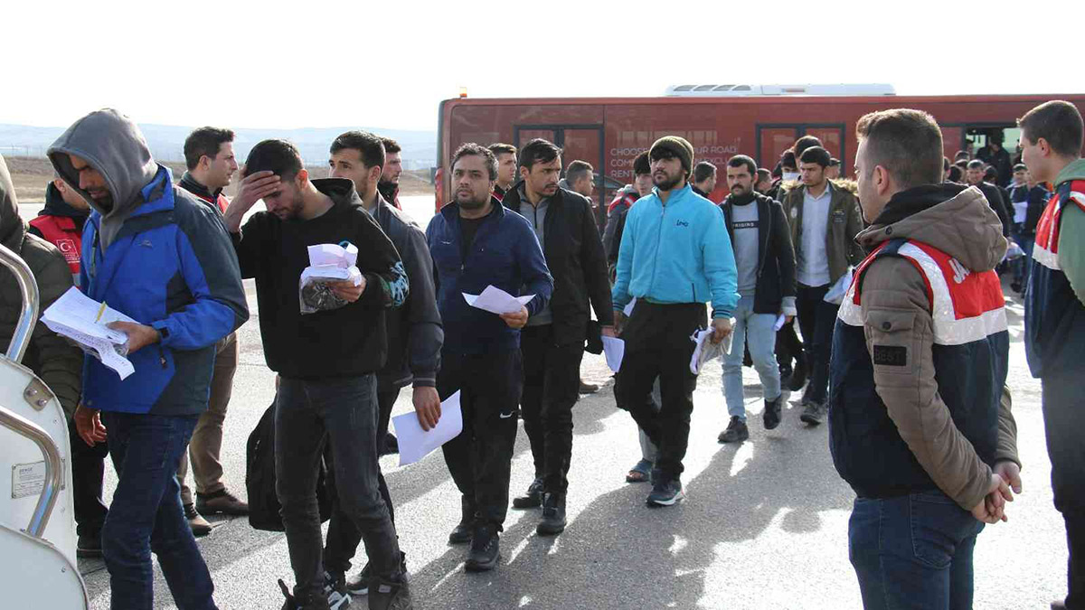 8 bin 571 göçmene sınır dışı