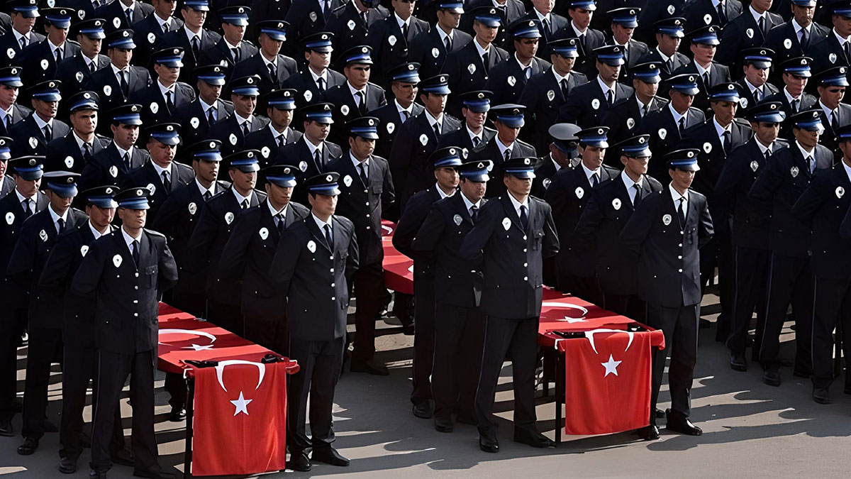 Polis olmak isteyenlerin beklediği haber EGM'den geldi: Teşkilata 10 bin polis alınıyor! Başvuru şartları belli oldu