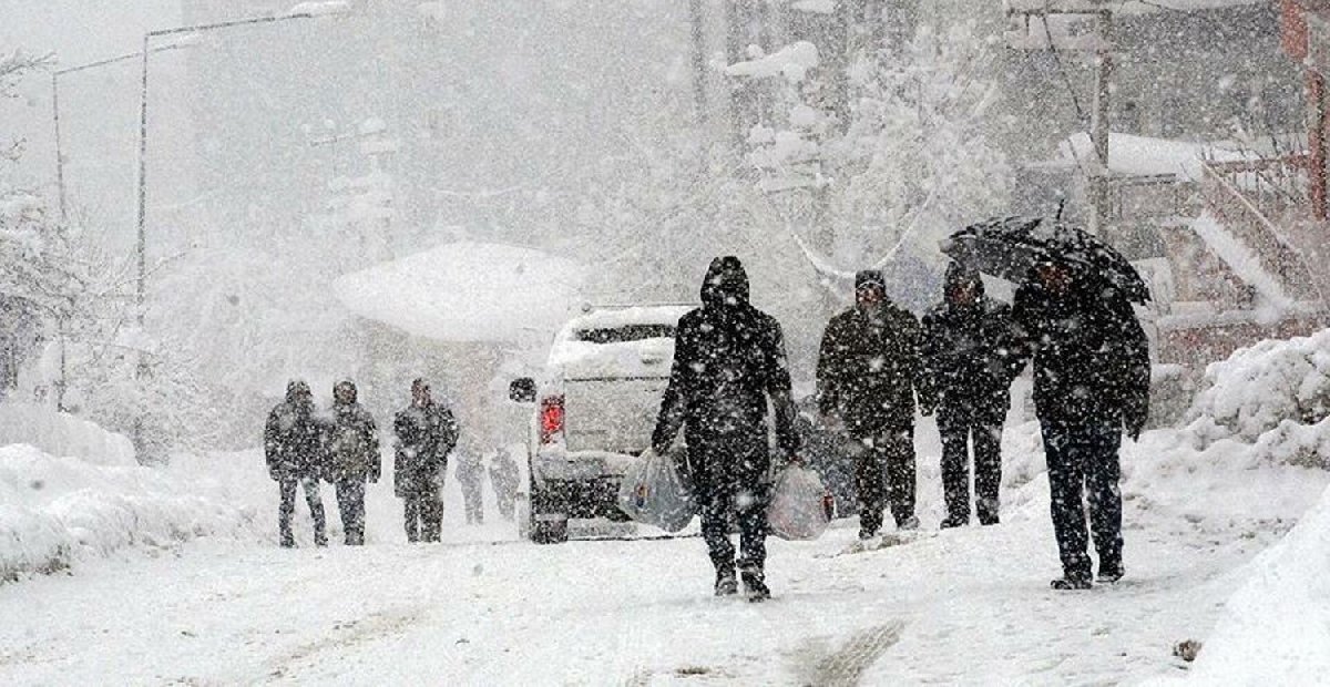 Kar Şubat’ı beklemedi o ile lapa lapa düştü! İstanbul için kırmızı alarm geldi: O tarihte etraf beyaza bürünecek!