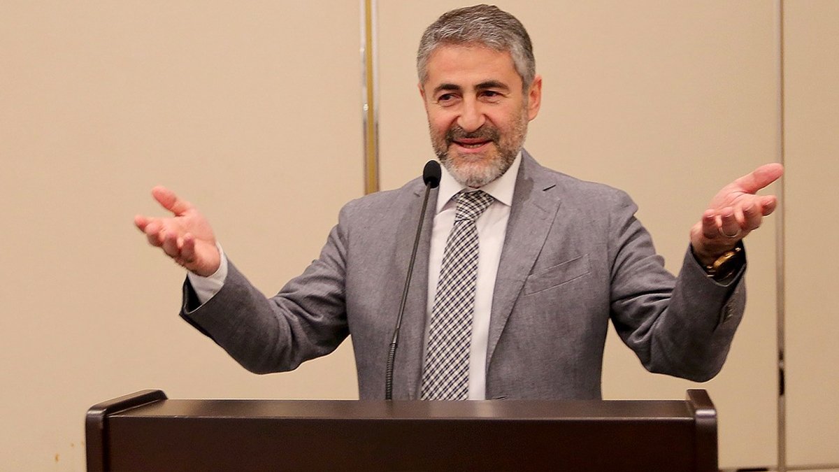 Nebati: Türkiye borçla faizle büyümüyor