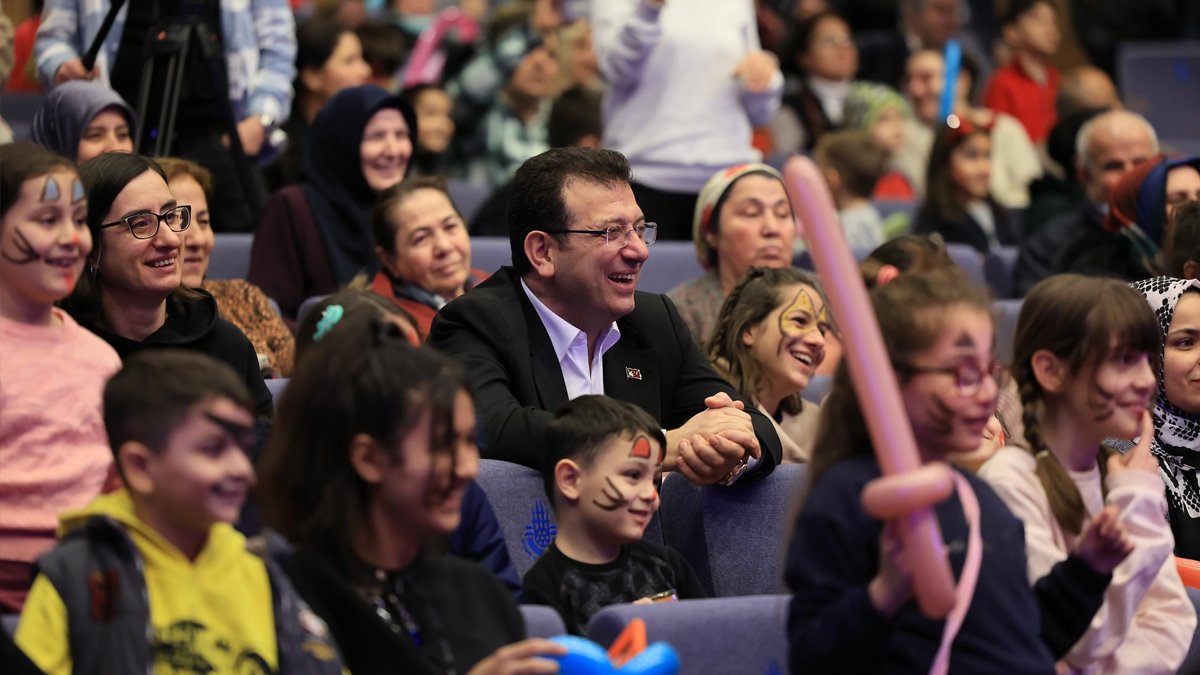 İmamoğlu Karne Şenliği'nde çocuklarla bir araya geldi