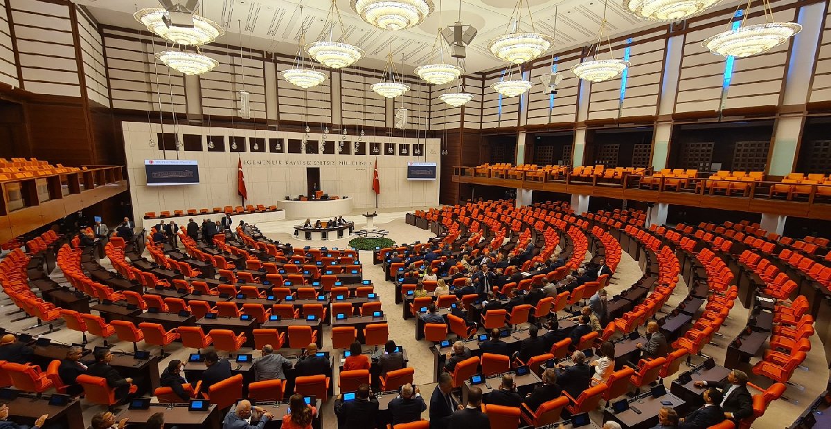 Bağkur ve SSK'dan emekli olanlarla ilgili kanun teklifi TBMM'de! Yasalaşırsa tamı tamına 3 bin TL her ay alacaklar!