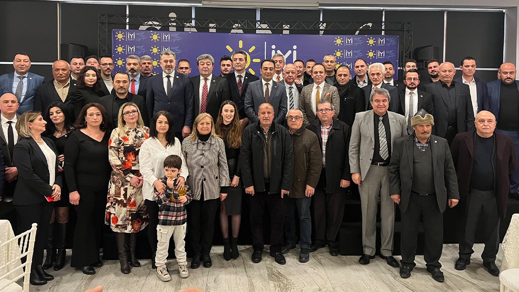 AK Parti'nin kalesinde 600 kişi İYİ Parti'ye katıldı