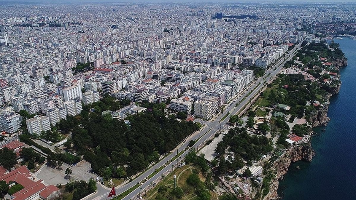 Her yıl yaklaşık Beyoğlu kadar bir alan yabancılara satılıyor