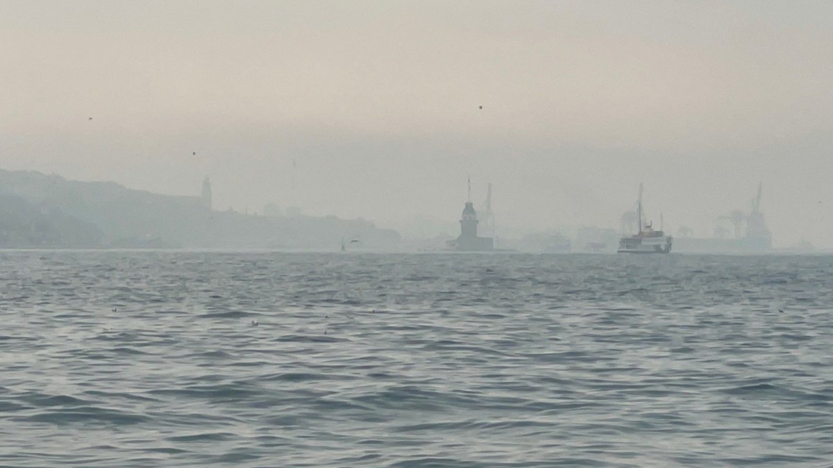 İstanbul'da deniz ulaşımına sis engeli: Bazı seferler iptal