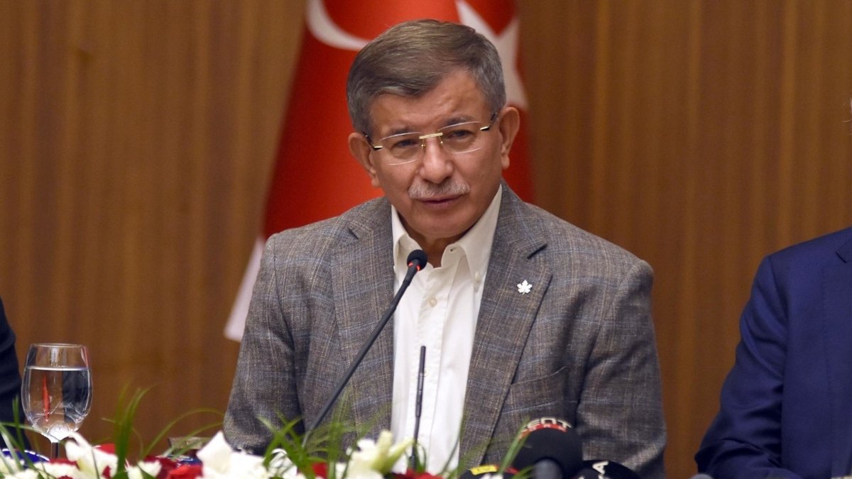 Davutoğlu'ndan 'Sinan Ateş cinayeti' yorumu: Eşkıya bir şeye güvendiğinde şehre iner