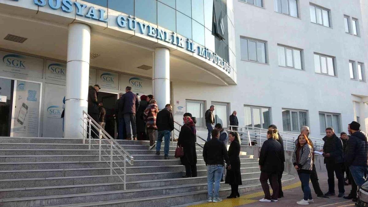 EYT'lilerin çilesi bitmiyor! 'Emekli oldum sandım ama olamamışım'