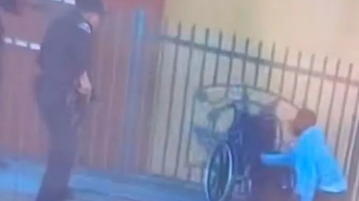 ABD polisi şiddetten vazgeçmiyor: Tekerlekli sandalyeli adama 8 el ateş açtı