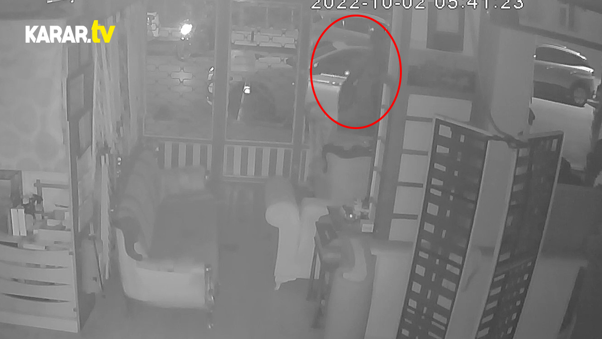 Otomobil konsolu hırsızları güvenlik kameralarına yakalandı!