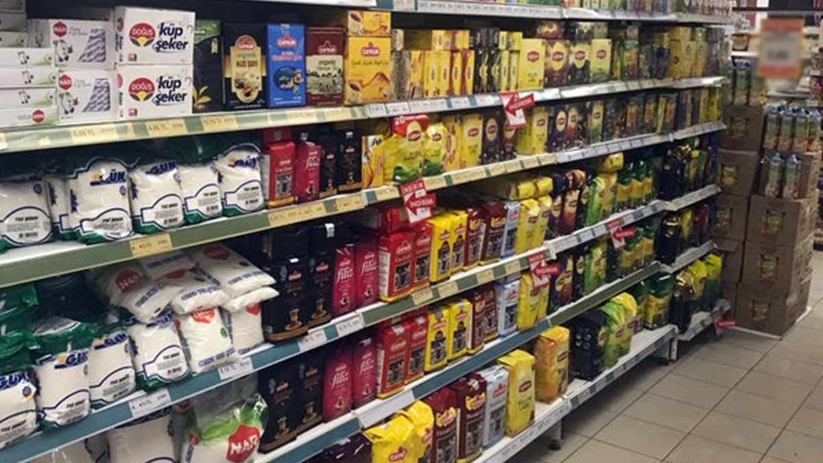 Siyah çayda büyük indirim: 1 kg çay 48 TL'ye düştü! Çay tiryakileri o markete koştu