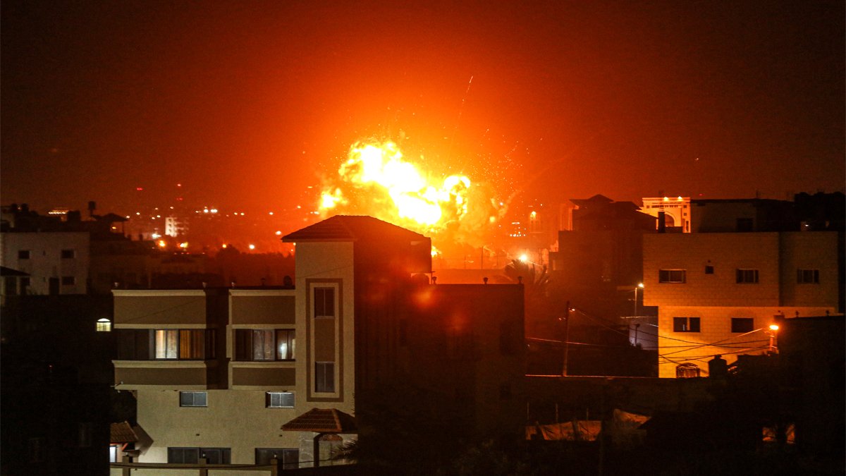 İsrail savaş uçakları Gazze'yi vurdu