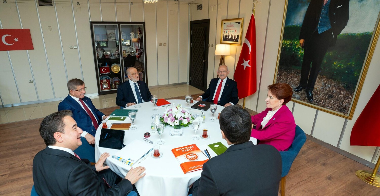 1 doları bile olan hemen bunu yapsın! Ünlü ekonomist duyurdu: TL için tehlike çanları çalıyor!