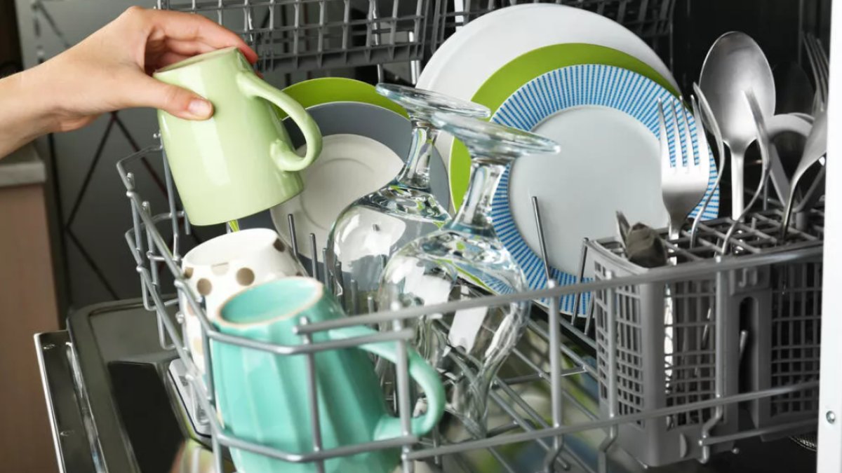 Makinadan parlak çıkan bulaşıklar kansere neden olabilir