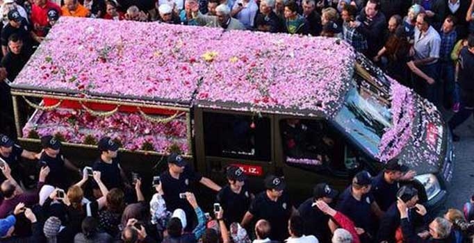 Süleyman Demirel'in naaşı
 İslamköy'e getirildi