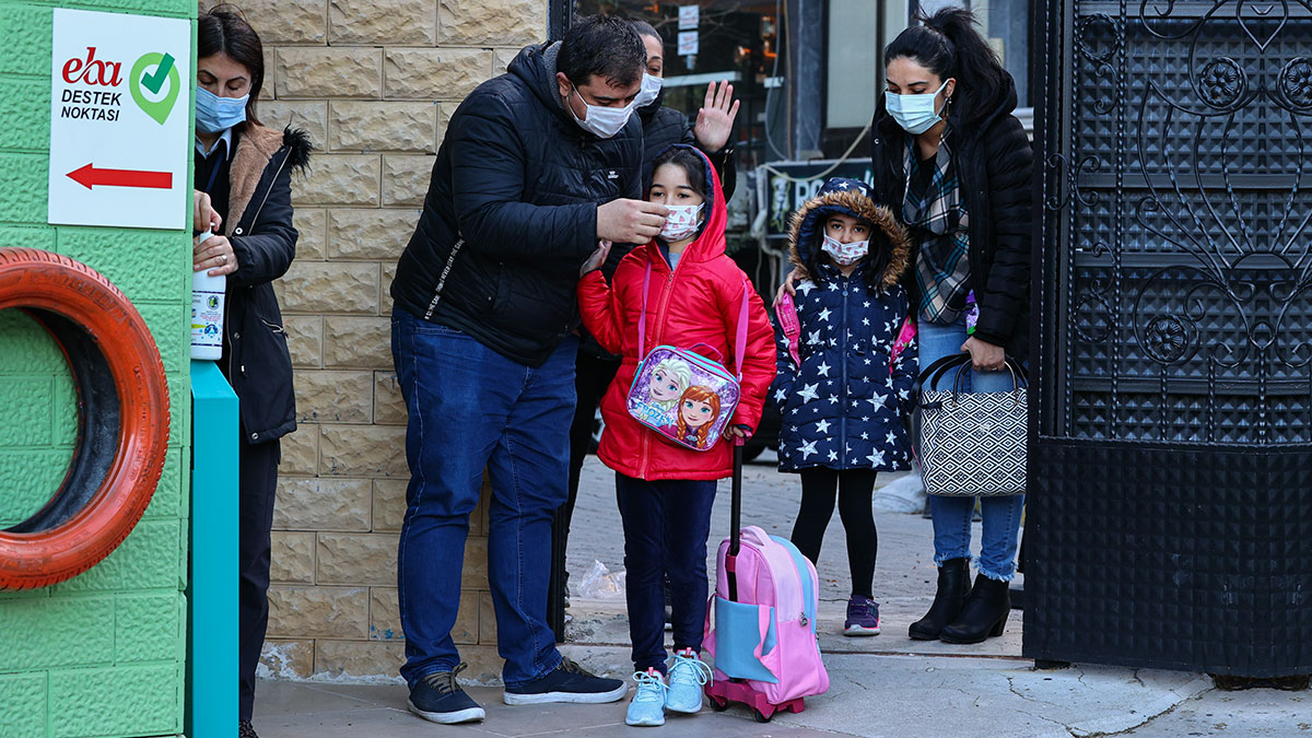 Eğitimde büyük kriz: 250 bin öğrenci kaydını sildirdi! Bakın neden...