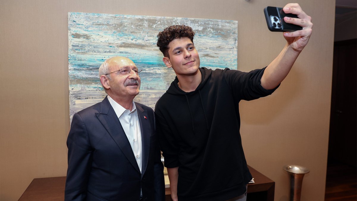 Kılıçdaroğlu kendisini protesto eden genç ile buluştu