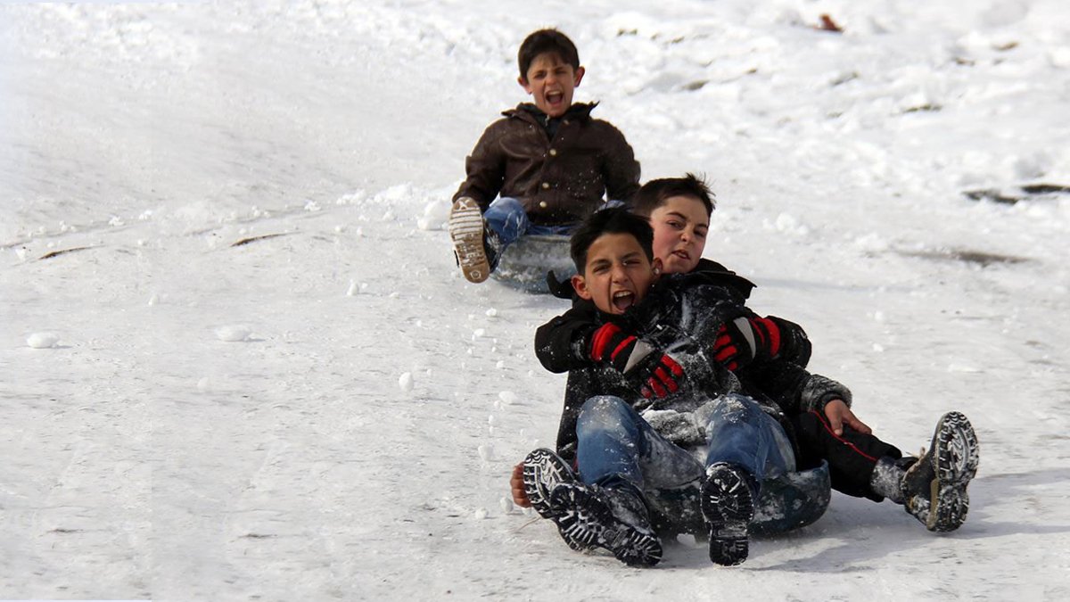 Kar bastırdı tatil haberleri gelmeye başladı