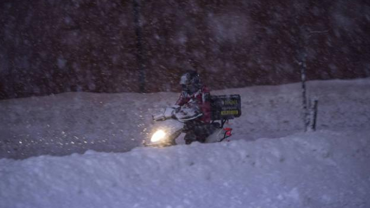 Kar uyarısı yapan İstanbul Valiliği'nden motokurye kararı
