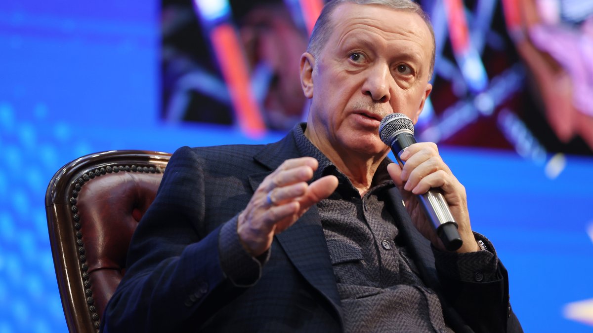 Erdoğan Aydın'da gençlerle bir araya geldi: 10 Mart'ta seçim atmosferine gireceğiz