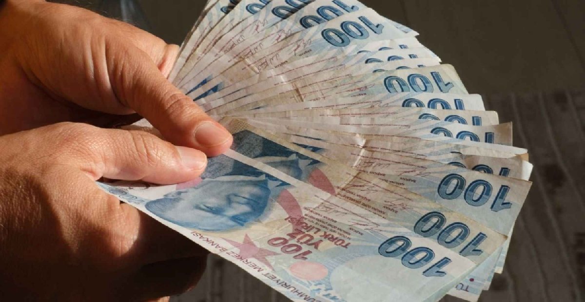 Asgari ücret zammı dudak uçuklattı: O tarihte maaşlar çift haneli oluyor!