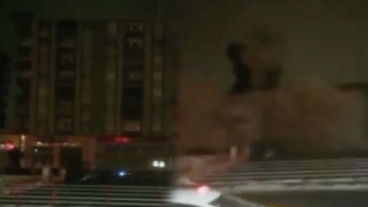 Diyarbakır'da bir binanın yıkılma anı kamerada