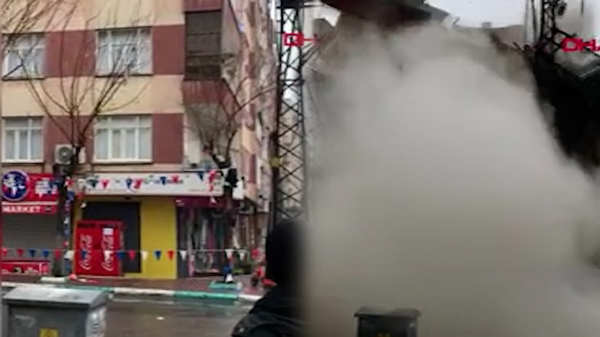 Yüksek katlı binalar ardı ardına yıkılıyor! Şanlıurfa'da 6 katlı bir bina yıkıldı