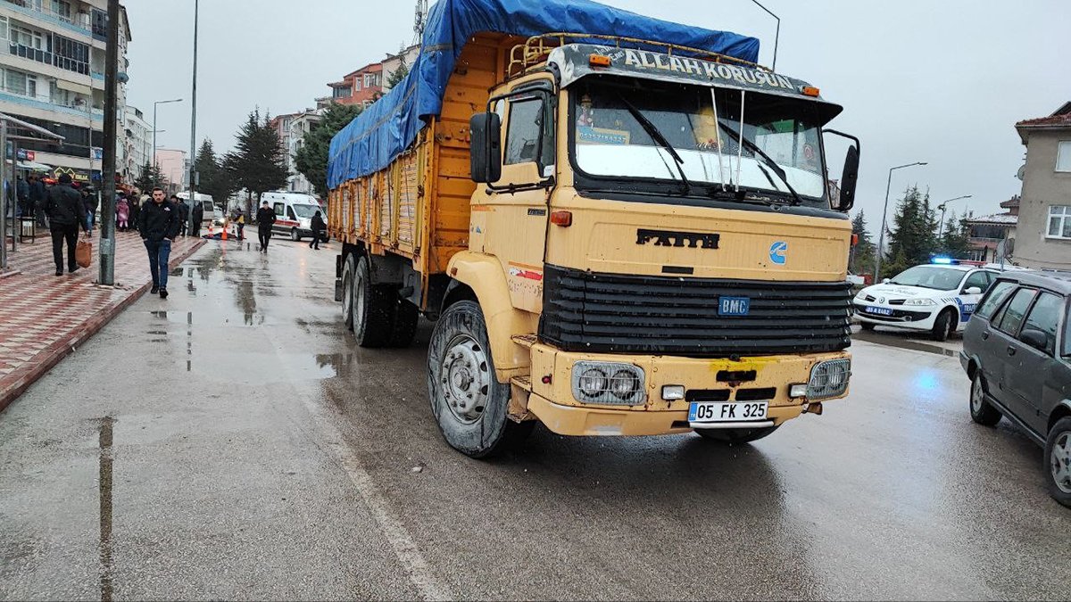 Okuluna doğru gidiyordu! 17 yaşındaki lise öğrencisi hayatını kaybetti