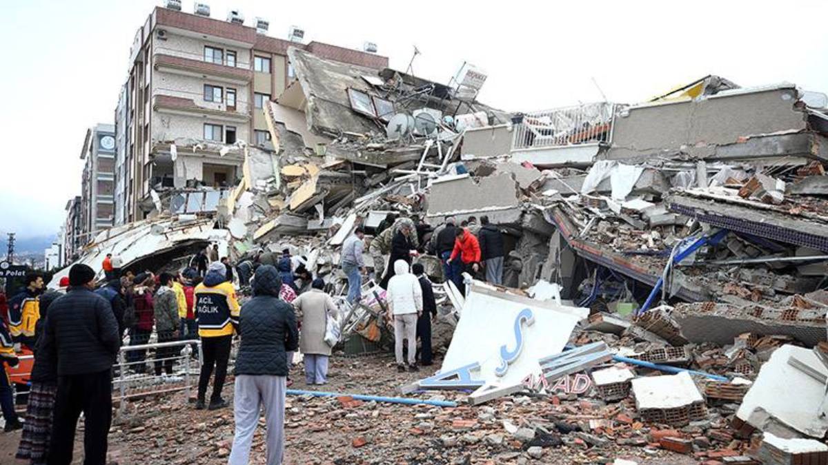 Depremin vurduğu Hatay'dan iyi haber: Hatayspor'da bir kişi enkazdan çıkarıldı, 4 kişi...