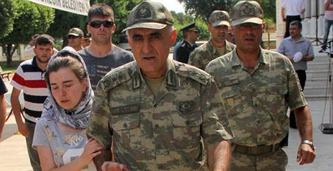 Tümgeneral Osman Erbaş şehit cenazesinde: Türk askeri katil olmaz. Onlar Türk askeri değil