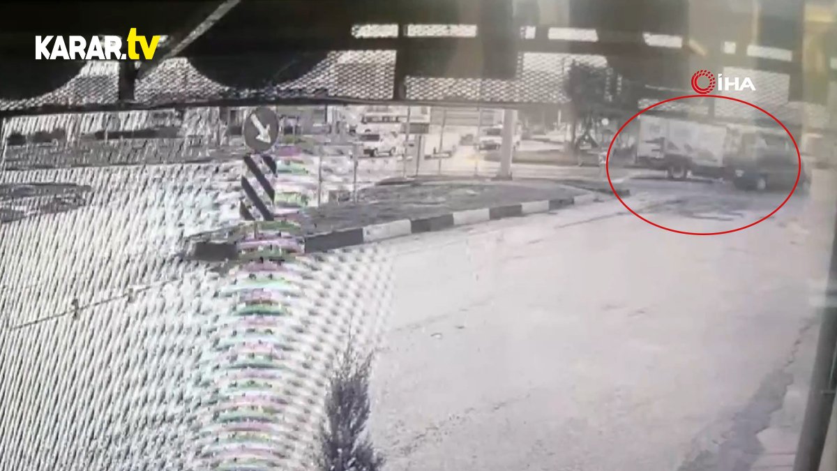 Deprem bölgesine giden itfaiye ile minibüs kafa kafaya çarpıştı! Ölü ve yaralılar var