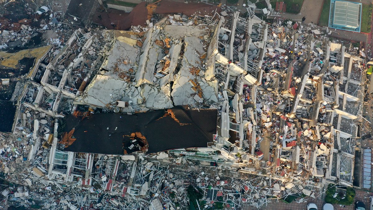 Yıkılan binalarda isyan ettiren detay! 'Yarın başka bir fay hattında...'